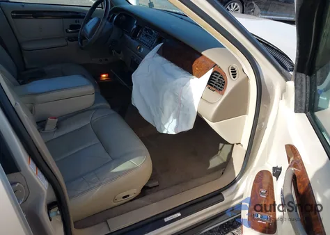 2001 Lincoln Town Car Cartier из США, поврежденный, VIN 1LNHM83W81Y727794